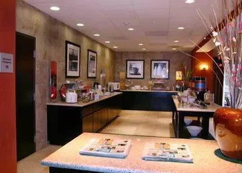 Hampton Inn By Hilton And Suites Roseville hotel thumbnail 7