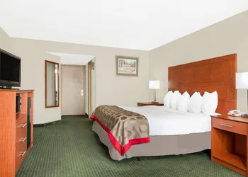 Ramada by Wyndham Lexington North Hotel & Conference Center hotel thumbnail 4