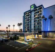 Holiday Inn Express & Suites Santa Ana - Orange County by IHG hotel detail image 4