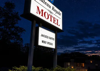 Chateau Royale Inn hotel thumbnail 2