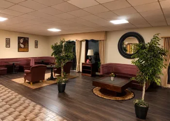 Chateau Royale Inn hotel thumbnail 3