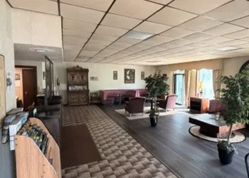 Chateau Royale Inn hotel thumbnail 4
