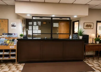 Chateau Royale Inn hotel thumbnail 5