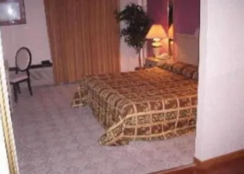 Chateau Royale Inn hotel thumbnail 7