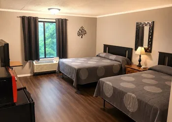 Chateau Royale Inn hotel thumbnail 8