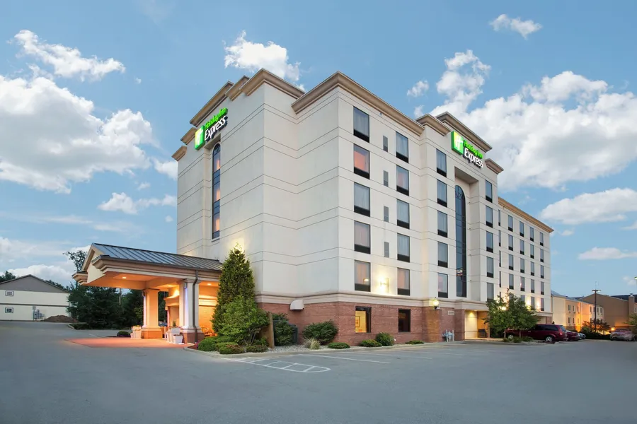 Holiday Inn Express & Suites Bloomington by IHG hotel detail image 2