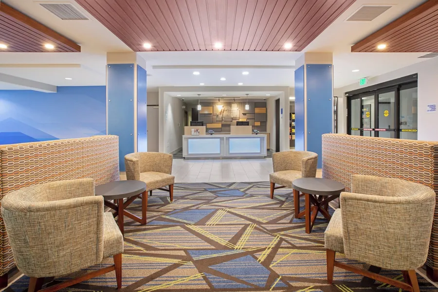 Holiday Inn Express & Suites Phoenix - Glendale Sports Dist by IHG hotel detail image 6