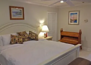 Kenny's Tipperary Inn hotel thumbnail 3