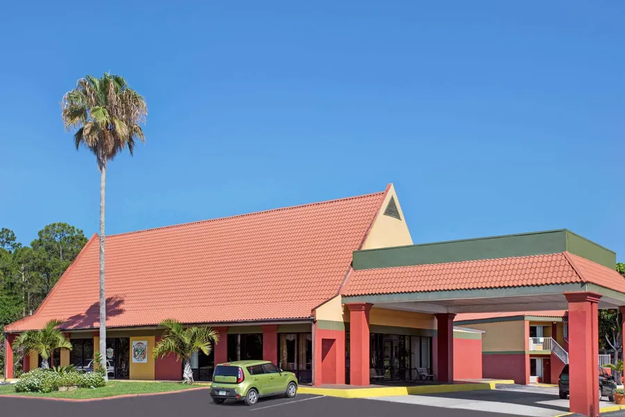 Days Inn by Wyndham Cocoa Cruiseport West At I-95/524 hotel detail image 2