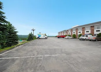 Hilltop Inn hotel thumbnail 2