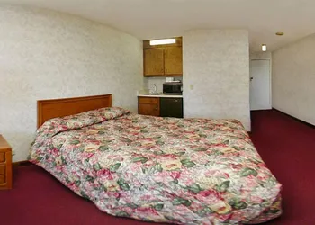 Hilltop Inn hotel thumbnail 8
