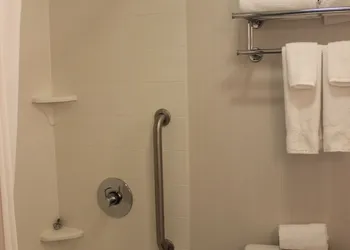 Fairfield Inn & Suites by Marriott New York Queens/Queensboro Bridge hotel thumbnail 7