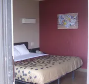 Econo Lodge Inn & Suites hotel detail image 3