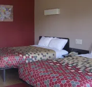Econo Lodge Inn & Suites hotel detail image 4