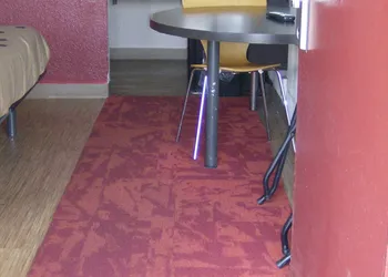Econo Lodge Inn & Suites hotel thumbnail 8