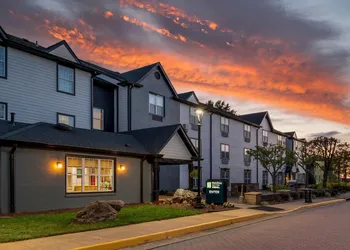 MainStay Suites Sterling near Dulles Town Center hotel thumbnail 4