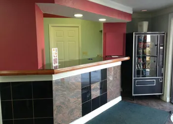 Crossroads Inn hotel thumbnail 2