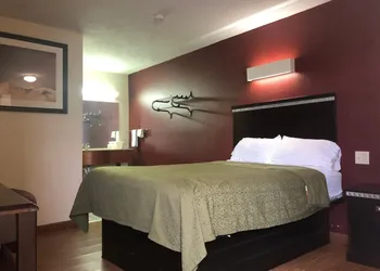 Crossroads Inn hotel thumbnail 6
