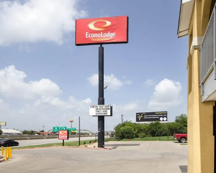 Econo Lodge Inn & Suites San Antonio near Frost Bank Center hotel detail image 2