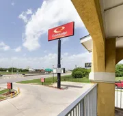 Econo Lodge Inn & Suites San Antonio near Frost Bank Center hotel detail image 3