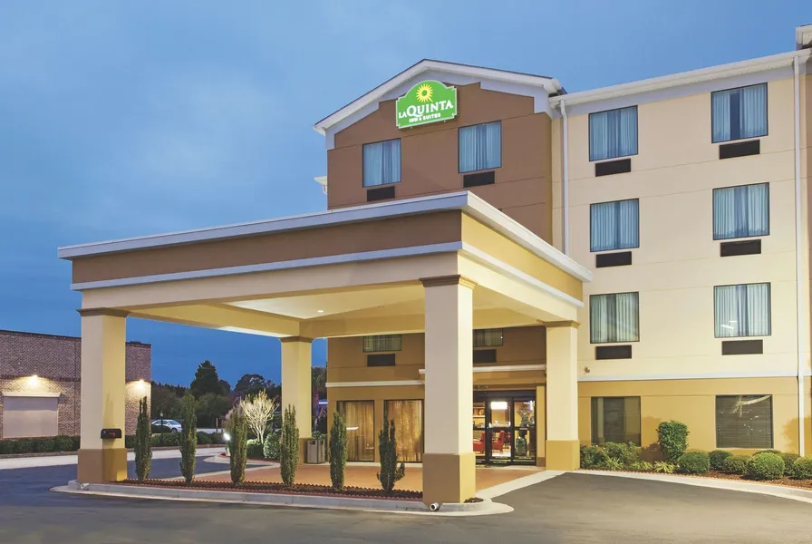 La Quinta Inn & Suites by Wyndham Warner Robins - Robins AFB hotel detail image 2