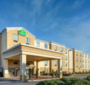 La Quinta Inn & Suites by Wyndham Warner Robins - Robins AFB hotel detail image 3