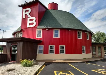 The Round Barn Lodge hotel thumbnail 8