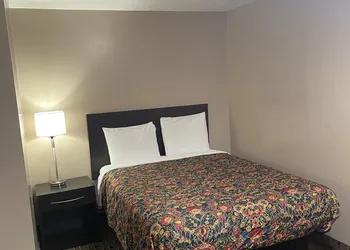 Economy Inn And Suites Ashtabula hotel thumbnail 6