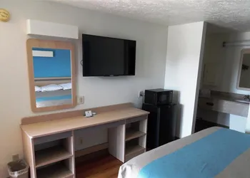 Motel 6 Columbus MS hotel thumbnail 4