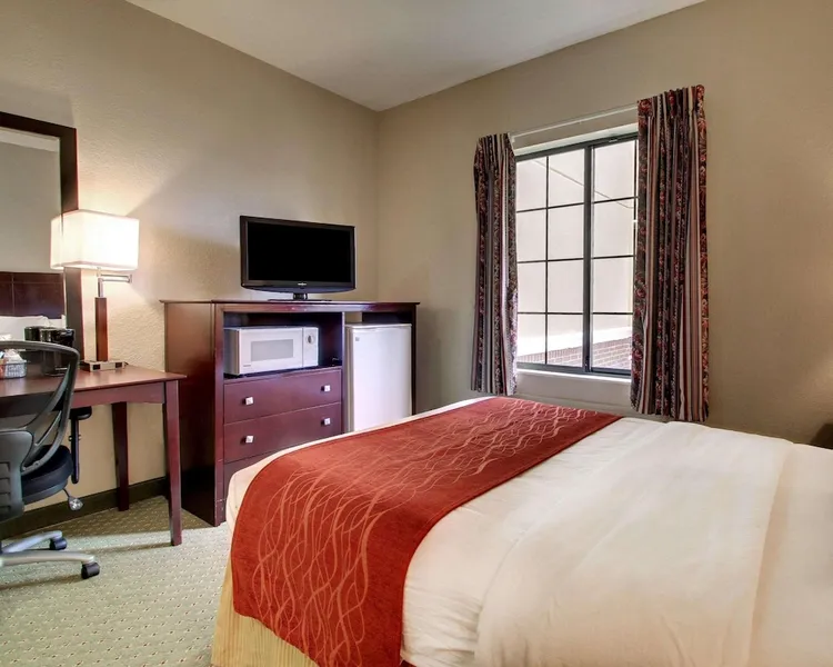 Columbia Inn & Suites hotel detail image 2