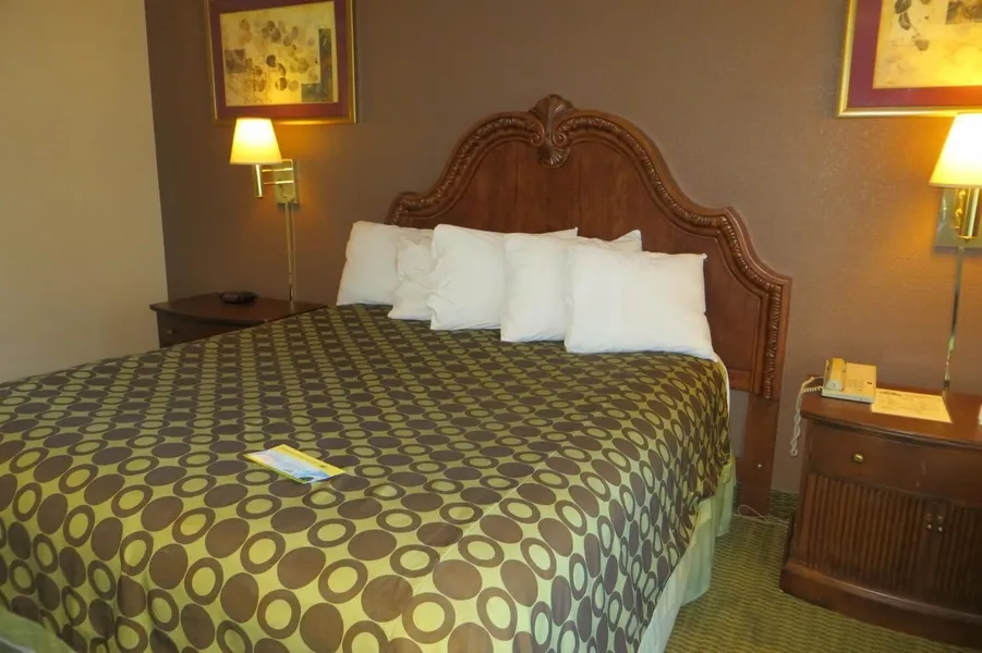American Inn hotel detail image 6