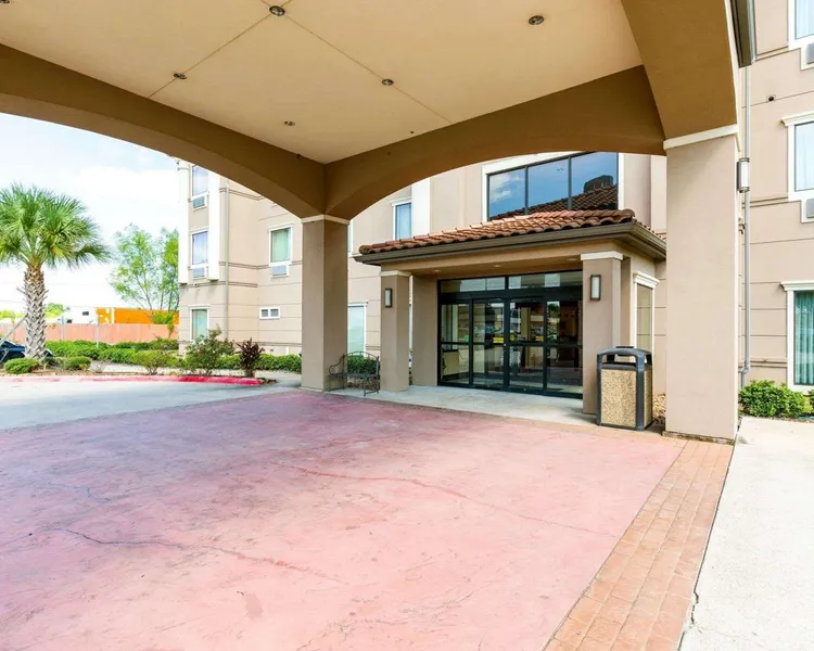 Comfort Inn & Suites Winnie hotel detail image 2