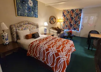 Express Inn and Suites hotel thumbnail 3