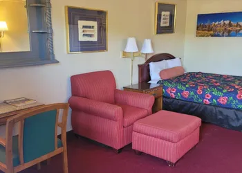 Express Inn and Suites hotel thumbnail 8
