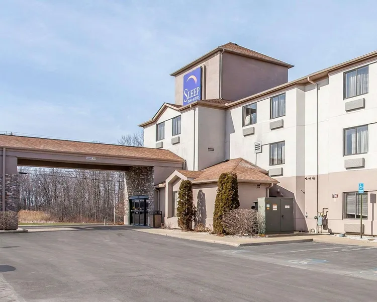 Sleep Inn & Suites Near I-90 and Ashtabula hotel detail image 2