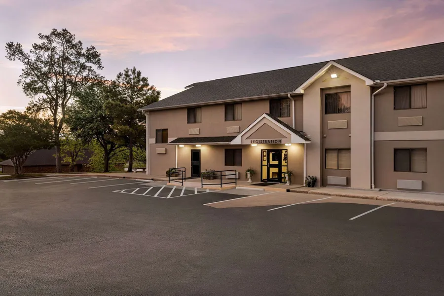 Baymont by Wyndham Hearne hotel detail image 2