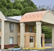 Howard Johnson Hotel & Suites by Wyndham Allentown/Dorney hotel detail image 4