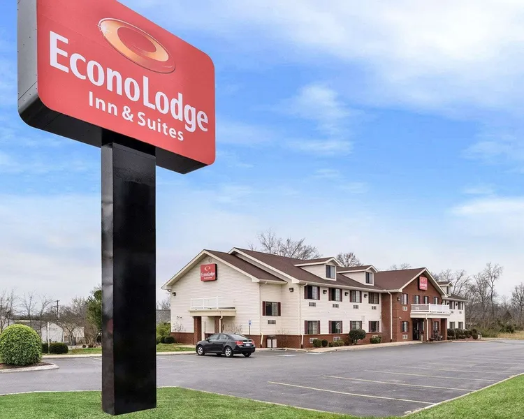 Econo Lodge Inn & Suites Shelbyville hotel detail image 2
