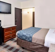 Econo Lodge Inn & Suites Shelbyville hotel detail image 5