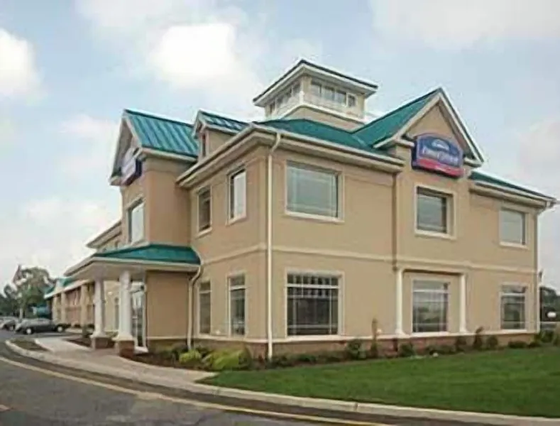 Howard Johnson Hotel by Wyndham Toms River hotel detail image 2
