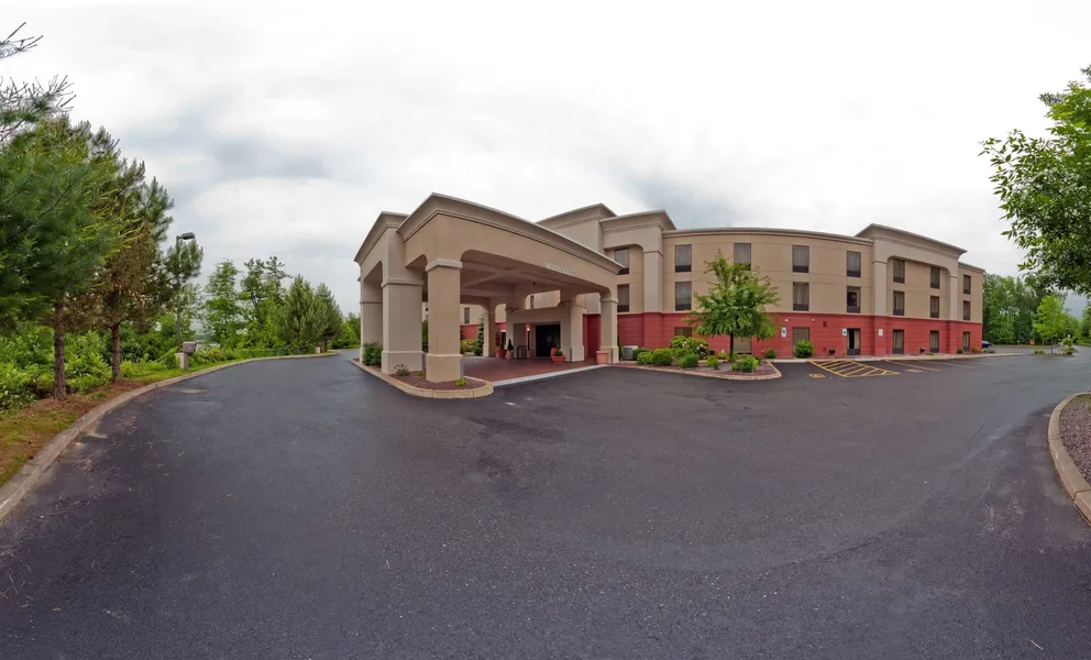 Hampton Inn Auburn hotel detail image 2