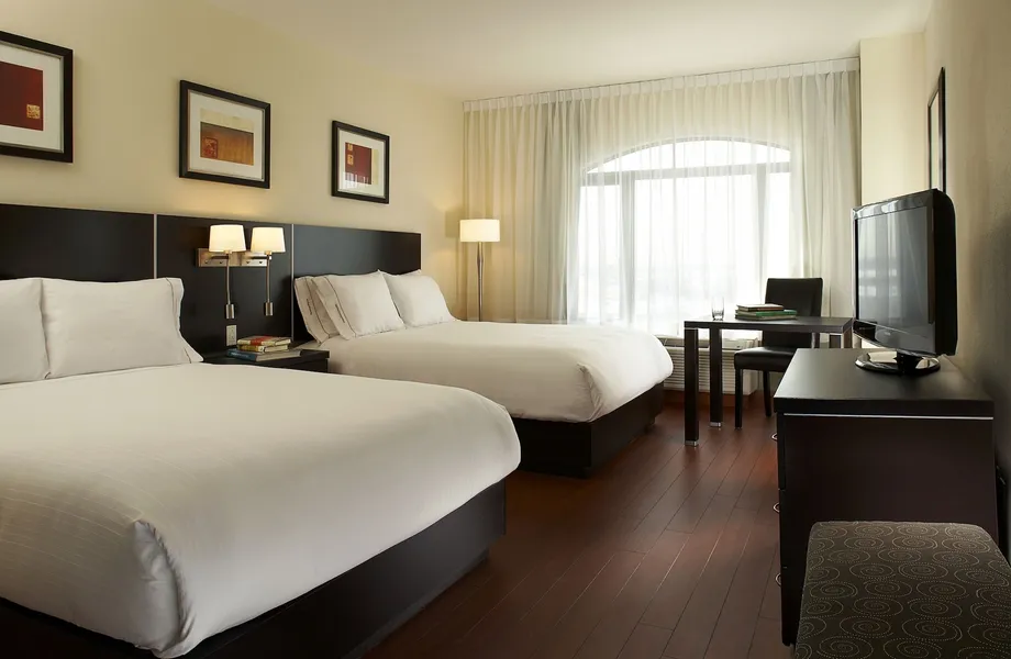 Holiday Inn & Suites Montreal Airport by IHG hotel detail image 6