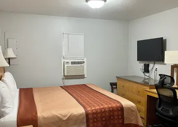 Chief Motel hotel thumbnail 2
