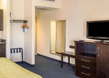 Quality Inn Tulsa-Downtown West hotel thumbnail 2