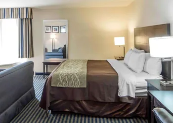 Quality Inn Tulsa-Downtown West hotel thumbnail 6