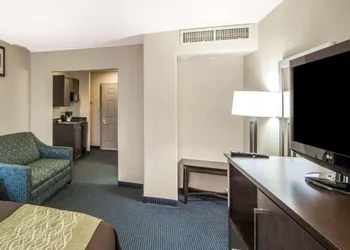 Quality Inn Tulsa-Downtown West hotel thumbnail 7