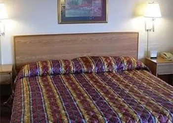 Red Carpet Inn hotel thumbnail 2