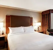 DoubleTree by Hilton Hotel West Edmonton hotel detail image 4
