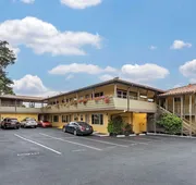 Best Western Carmel's Town House Lodge hotel detail image 3