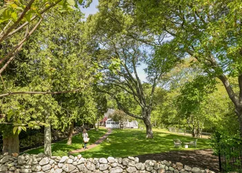Lamberts Cove Inn hotel thumbnail 7
